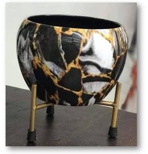 VanituHub_pot_with_stand