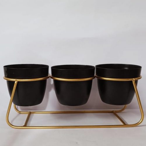 VanituHub_Three_Pot_with_table_stand